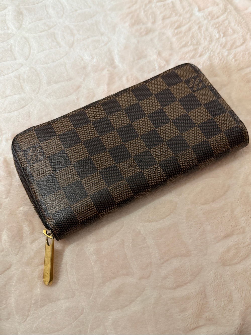 Louis Vuitton Damier Zip Around Wallet - Dark Brown With Pink Inside